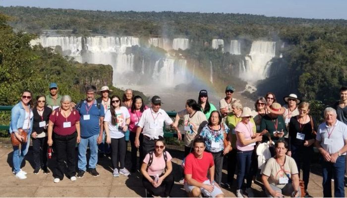 Espigão Alto - Idosos ligados ao Grupo Sami visitam Cataratas do Iguaçu